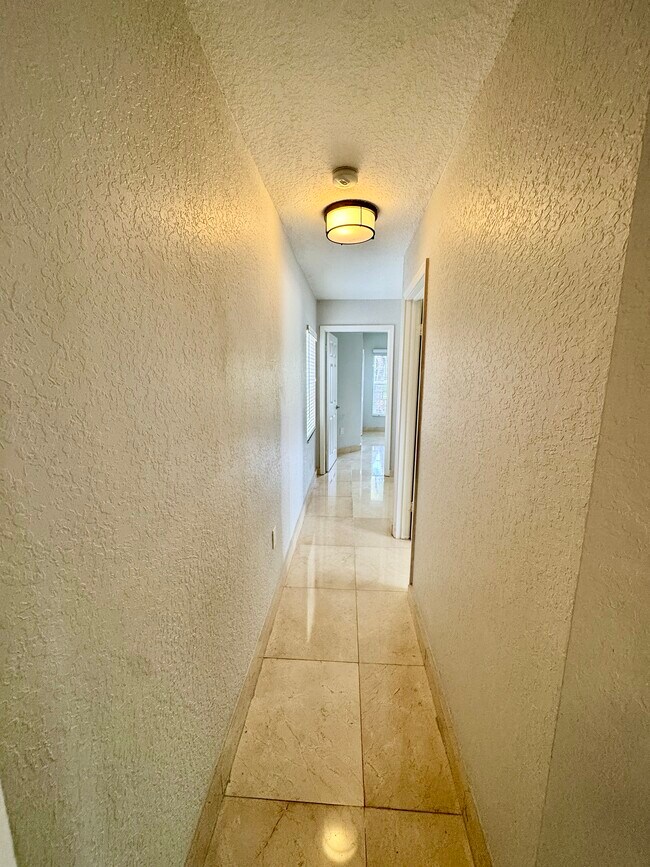Building Photo - 10530 NW 52nd Terrace