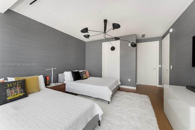 Building Photo - 4701 Meridian Ave