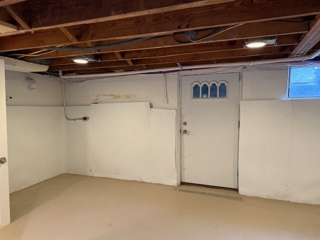 Building Photo - 1319 Hull St