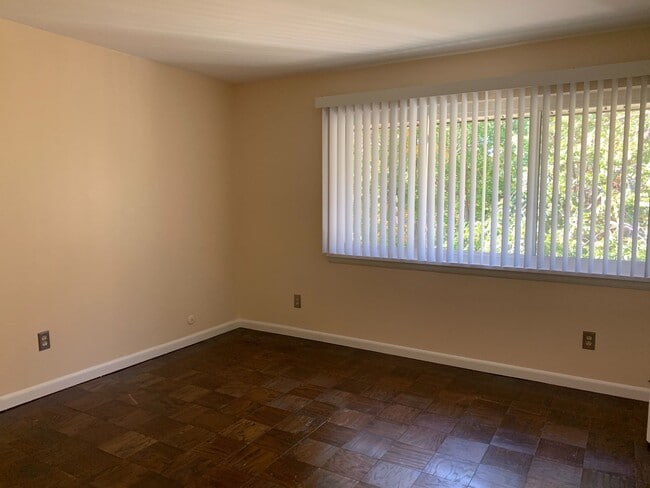 Building Photo - Moon Township - 2 Bedroom, 1.5 Bath Townho...