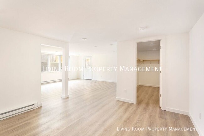 Building Photo - 4208 SE Stark St