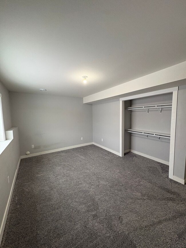 Building Photo - 4 Bedroom Home