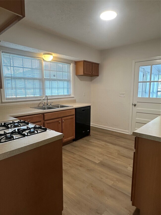 Building Photo - 219 Glencroft Ct