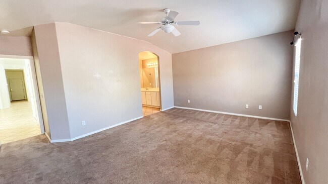Building Photo - 4964 E Catalina Ct