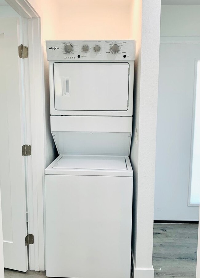 Building Photo - CHARMING Newly Constructed 1BD/BA Availabl...