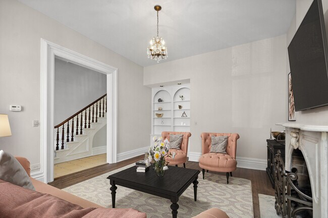 Building Photo - 545 W Belden Ave