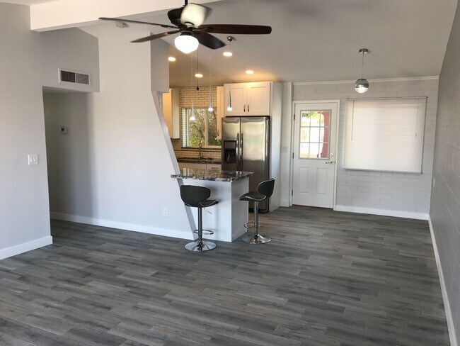 Primary Photo - 3 bedroom updated Townhome