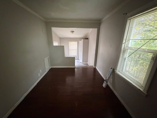 Building Photo - 3 Bedroom one and a half bath Rent Ready section 8 Welcome