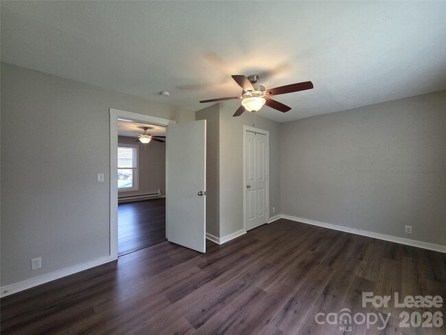 Building Photo - 337 Fox St SW