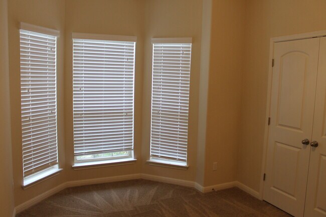 Building Photo - 2821 Coral Valley Dr