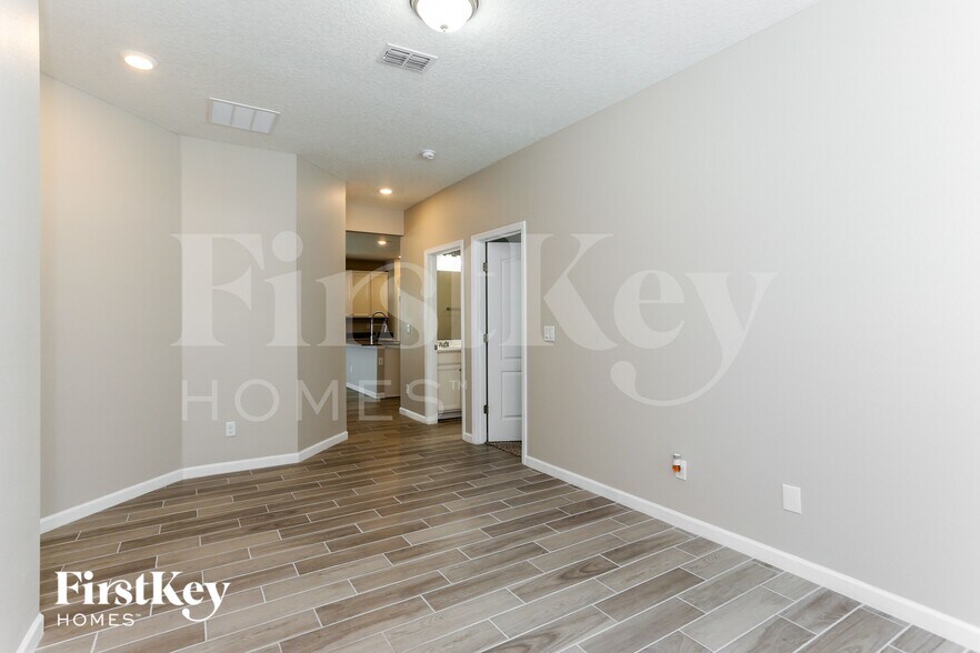 Building Photo - 1633 Mathews Manor Dr