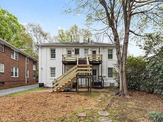Building Photo - 2112 Crescent Ave