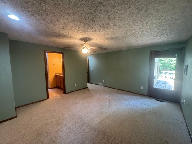Building Photo - Charming 3 Bed, 3 Bath Home in Spokane Val...