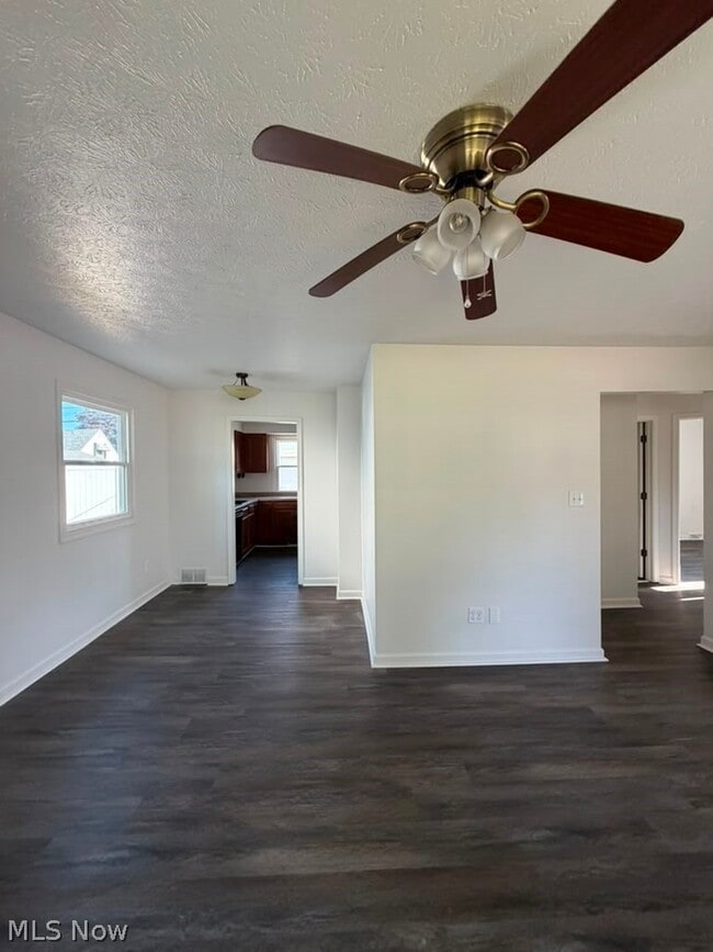 Building Photo - 26381 Drakefield Ave