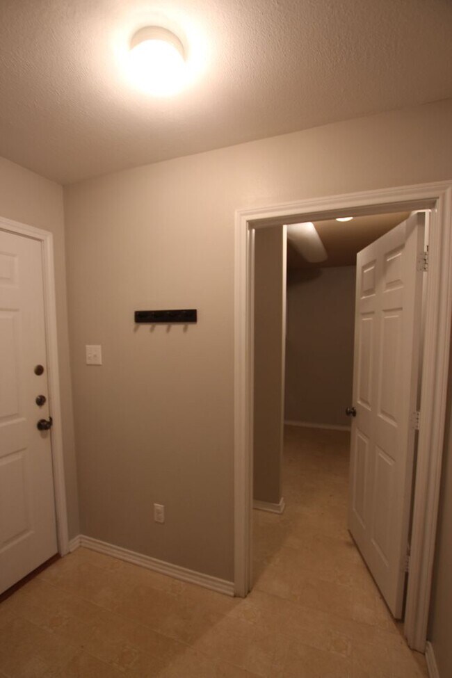 Building Photo - Stunning 4 Bedroom in Tyler! Available in ...