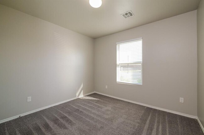 Building Photo - 10748 SW 23rd Pl