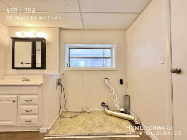 Building Photo - 107 N Robbins Ct