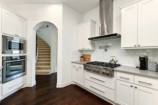 Building Photo - 2400 Winsted Ln