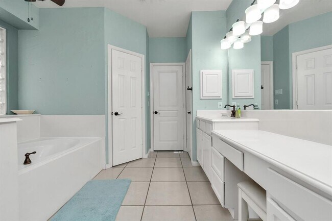 Building Photo - 12002 Newport Shore Dr