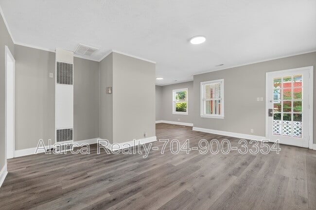 Building Photo - 2322 Belfast Dr