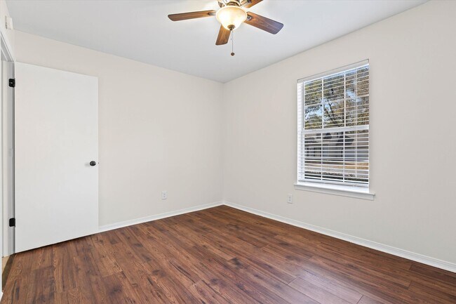 Building Photo - 165 Montclair Loop