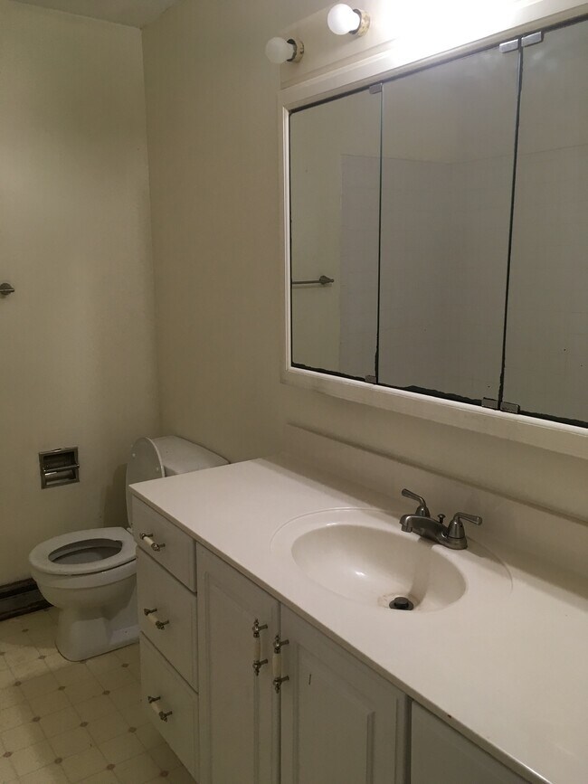 Building Photo - 4995 E State Rd 45