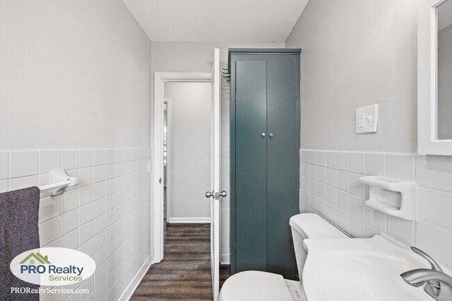 Building Photo - 2 Bedroom Home