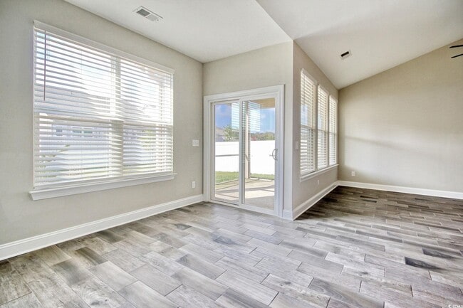 Building Photo - 876 Culbertson Ave