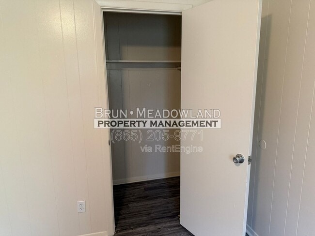 Building Photo - 1930 Lovell Rd