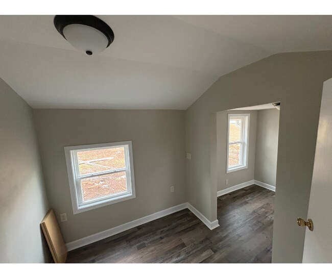 Building Photo - 1570 Chippewa Ave SE