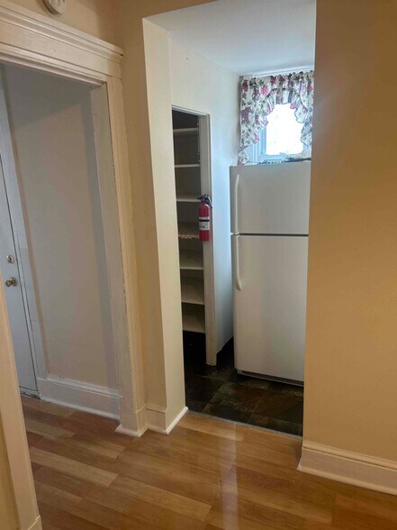 Building Photo - 1047 Penn St