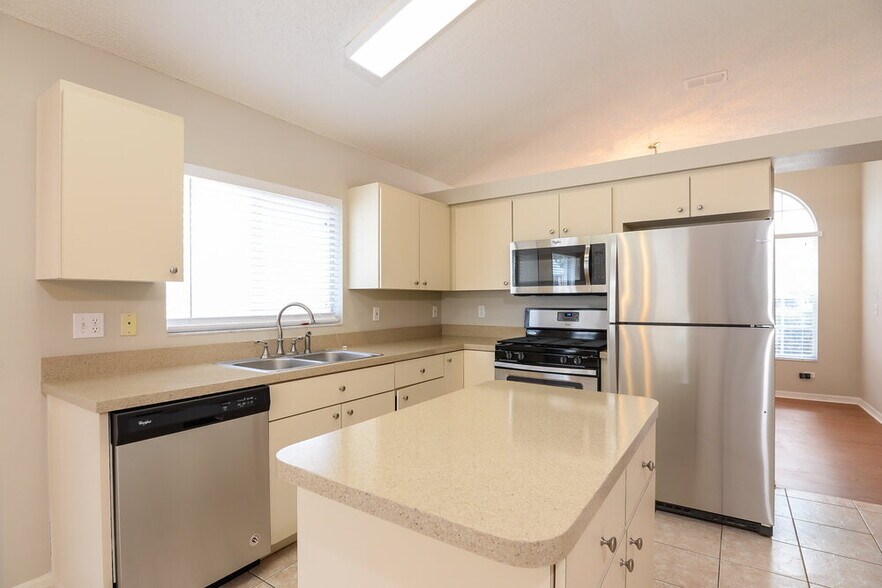 Building Photo - 1538 Scotch Pine Dr