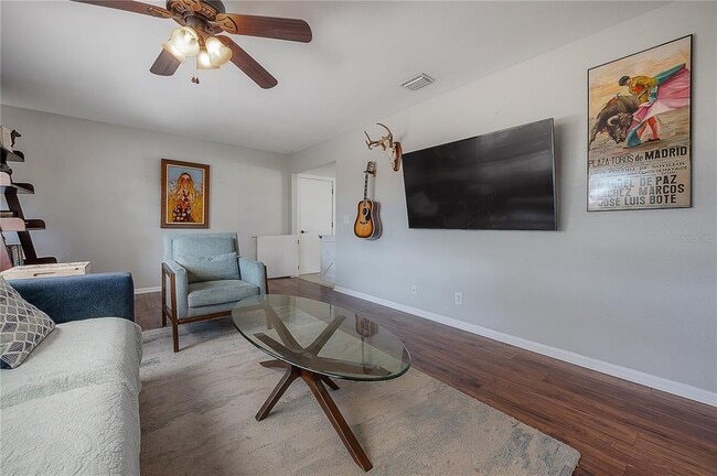 Building Photo - 2523 Lake Ellen Cir