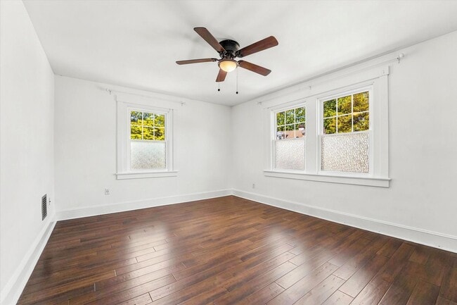 Building Photo - Available Now – Move-In Ready Paoli Gem With Updated Finishes, Loft Space & Parking