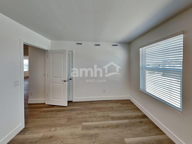 Building Photo - 9644 Harkes Dr