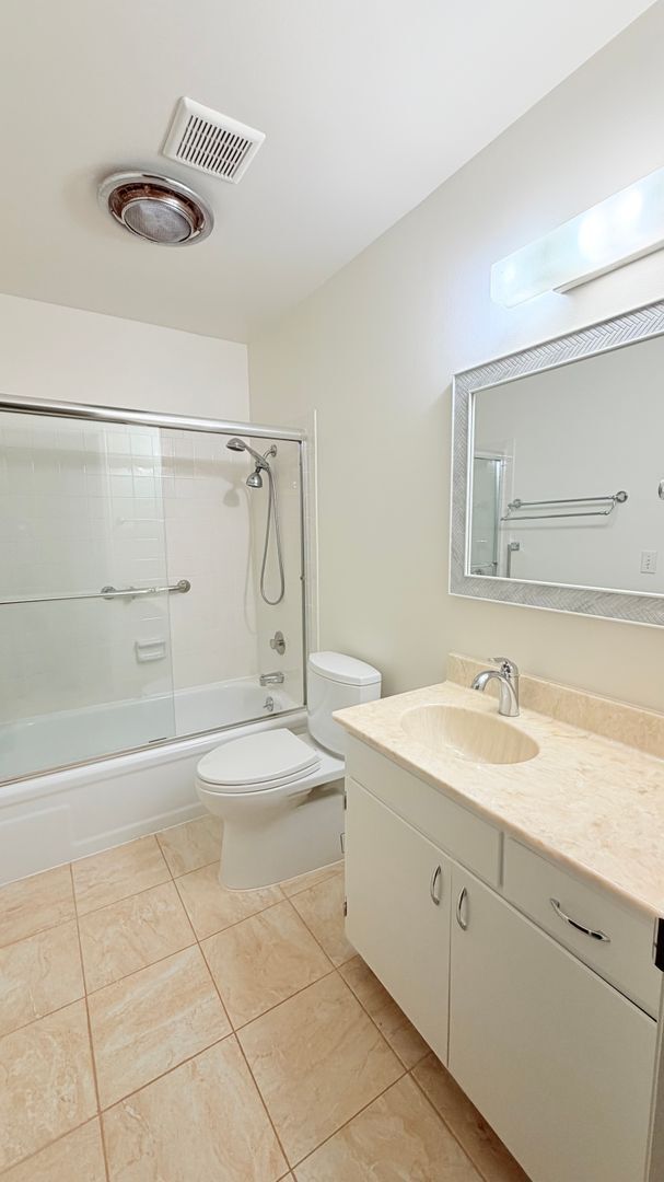 Building Photo - 2133 Santa Clara Ave