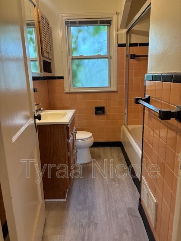 Building Photo - 1939 Ewald Cir