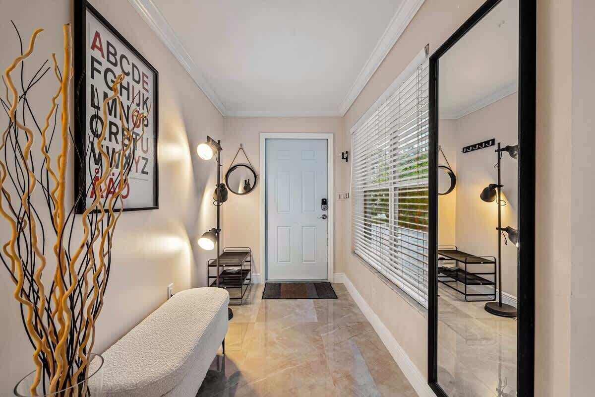 Building Photo - 720 SE 5th Ave