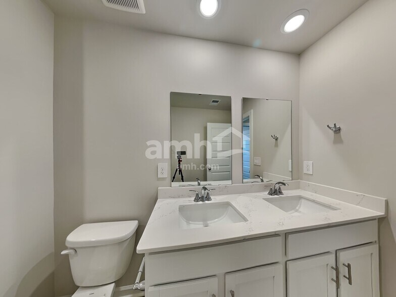 Building Photo - 303 Granby Trl