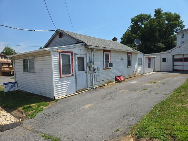Building Photo - Charming 2-Bedroom Single-Family Home with Patio & Storage Shed