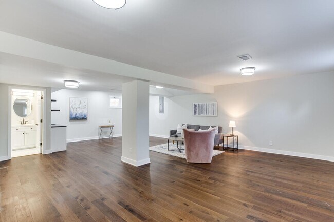 Building Photo - Fabulously Renovated 4 Bedroom, 3.5 Bathroom Home In Close in Potomac!!