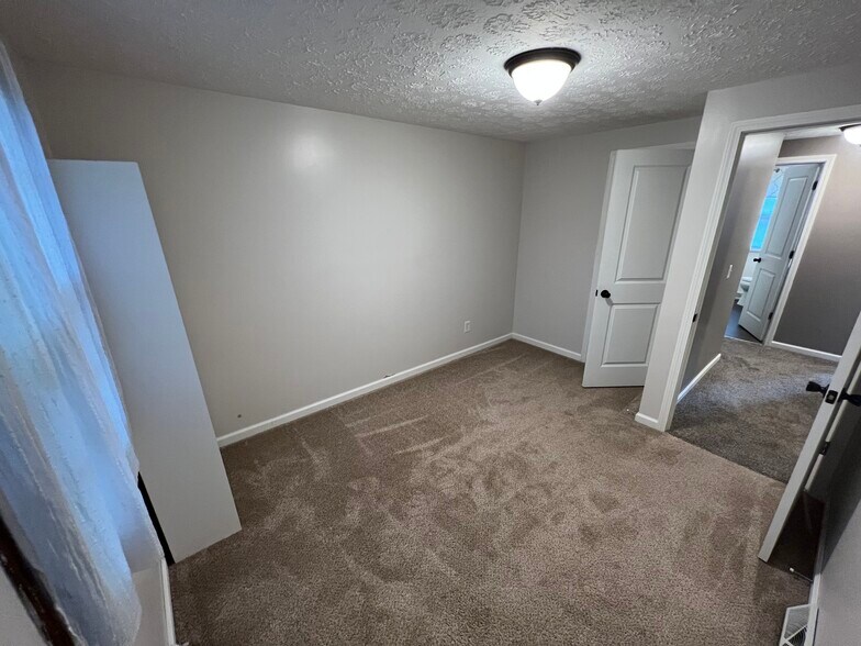 Bedroom 3 - 662 River Rd