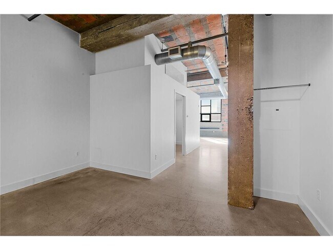 Building Photo - 718 N Washington Ave