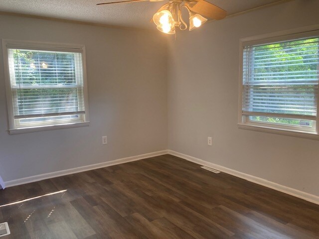 3 Bedroom 2 Full Bath Bungalow Minutes from Downtown Charleston with Charleston Harbor Views - 811 Minnie St