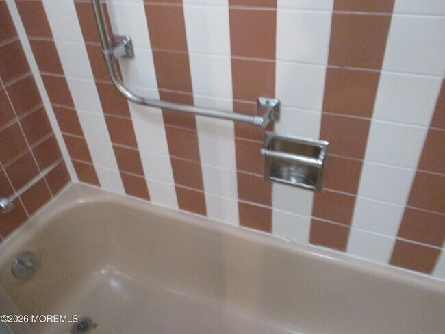 Building Photo - 363B Chesterfield Ct