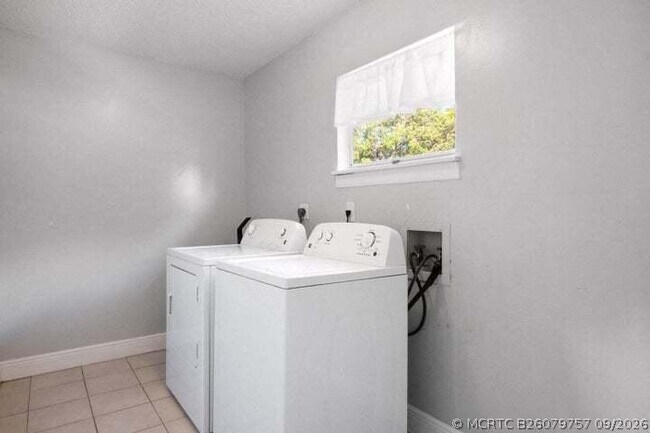 Building Photo - 2456 SE Melaleuca Blvd