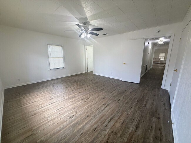 Building Photo - Cozy 3 bedroom, 2 bathroom home in Lake Charles