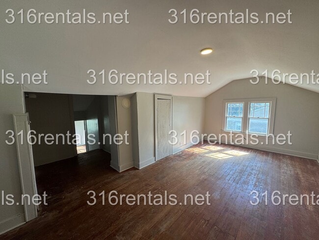 Building Photo - $899 - 3 Bed 1 Bath - Single Family Home