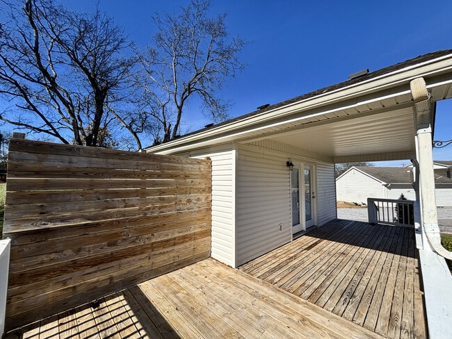 Building Photo - 2039 W Jefferson Pike