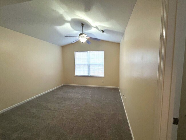 Building Photo - Newer 3BD/2.5 BA home w/ garage in quiet subdivision and only 15 minutes to downtown Raleigh!